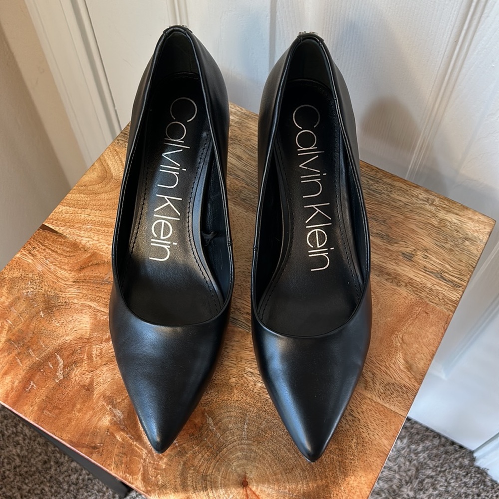 Black Pumps